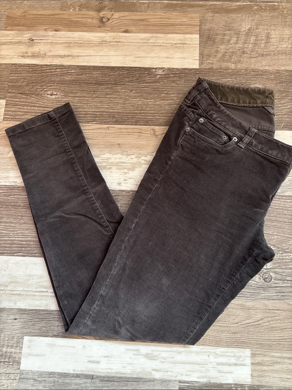 The North Face Women’s Charcoal Skinny Jeans
